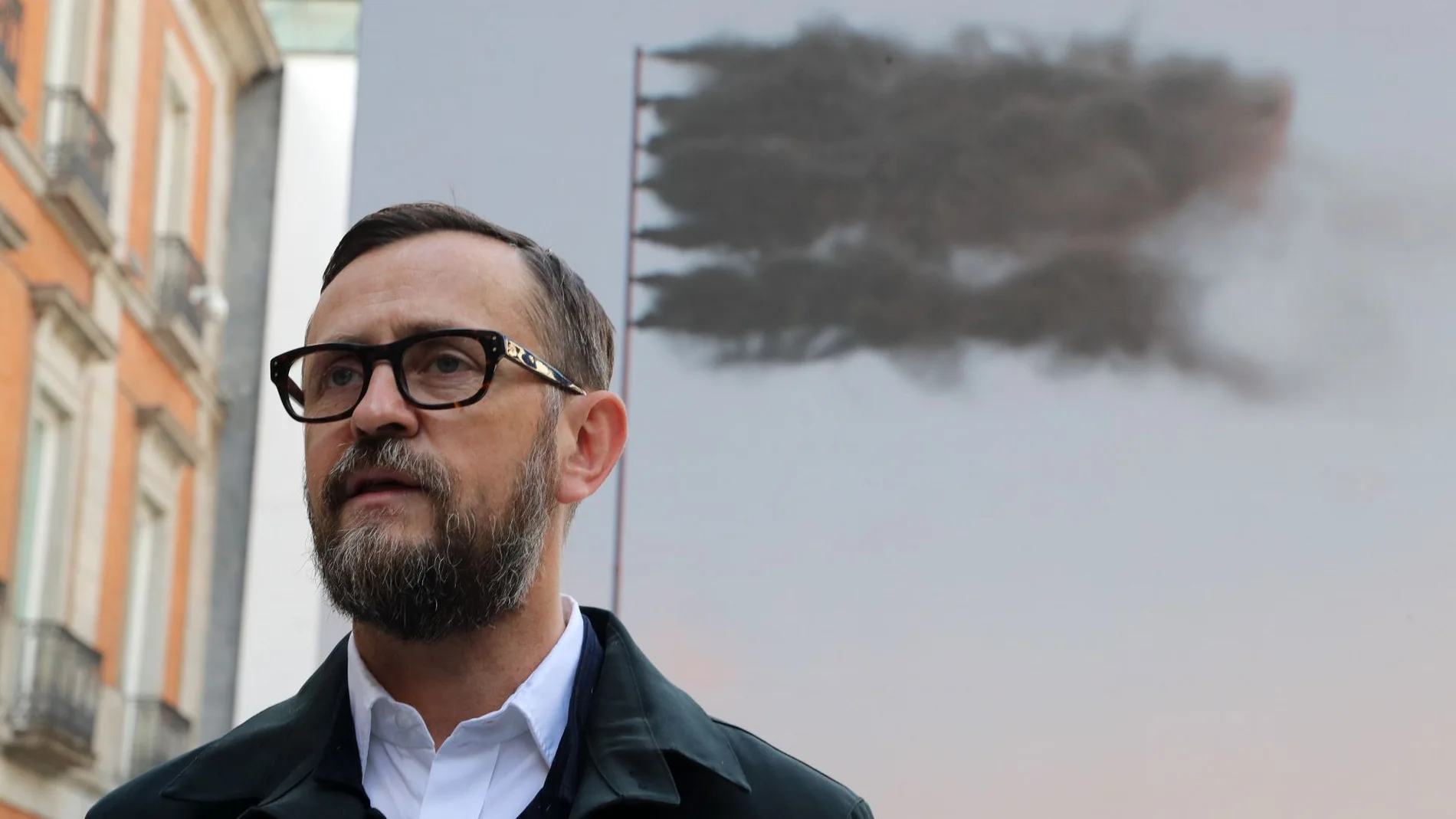 John Gerrard durante la presentación de "Western Flag" en el patio del Thyssen