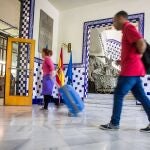 «Cuando llegan a nuestras instalaciones (las mujeres) son más vulnerables y expuestas. Muchas de ellas antes se encontraban en el grupo de gente que residía en viviendas inseguras o inadecuadas»
