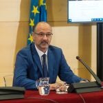 El presidente de las Cortes de Castilla y León, Luis Fuentes, ofrece una rueda de prensa para abordar diferentes medidas de transparencia y modernización de la institución