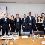 DEBATE EMPRESARIAL SOBRE EL CAMBIO CLIMATICO. De izquierda a derecha, Xavier Gil (Ecoenergies); Jordi Pineda (Azko Nobel); Blanca Sorigué (CZF); Àngel Pes, presidente de la Red Española del Pacto Mundial; Pere Navarro, delegado especial del Estado en el CZF; José Antonio Aranda (Cellnex); Joan Carles Casas (Seat); Montse Espanyol (La Razón); Ferran Peirón (Covestro) y Miquel Roca (RACC)