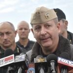 Rueda de prensa en la base aérea de Pensacola, tras el sangriento tiroteo