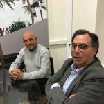 Vicent Diego Ramón, presidente de la Federación de Cooperativas de Vivienda y Rehabilitación (i), junto a José Luis Santa Isabel, director general de ADU Mediterráneo