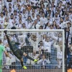 Imagen de Thibaut Courtois realizando una parada en el partido de Liga ante el Espanyol