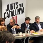 Quim Torra, Laura Borrás, Andrés Batet y Carles Puigdemont durante una rueda de prensa sobre las conclusiones de la reunión de JxCat en Bruselas este lunes