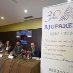 El presidente de Ajupareva, Ángel Aranzana, presenta las actividades de la asociación junto a Alberto Bustos, Esperanza Vázquez y David Esteban