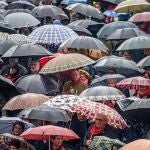 Vista general de una concentración en el arenal bilbaino, convocada por los colectivos de pensionistas de Bizkaia para reivindicar unas pensiones públicas dignas.- EFE/JAVIER ZORRILLA