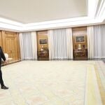 El Rey Felipe VI recibe en audiencia al presidente del Gobierno en funciones, Pedro Sánchez (i), en el marco de la recta final de la ronda de consultas con los representantes de los partidos para decidir si propone un candidato a la investidura, este miércoles, en el Palacio de la Zarzuela en Madrid a 11 de diciembre de 2019.Investidura, Gobierno de España, monarquía española, realezaCasa de S.M. el Rey11/12/2019