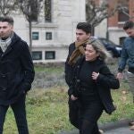 Los tres exfutbolistas Raúl Calvo, Carlos Cuadrado y Víctor Rodríguez, acompañados por la abogada de uno de ellos