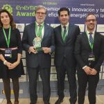 El presidente de FOES y de Cecale, Santiago Aparicio, recoge el galardón