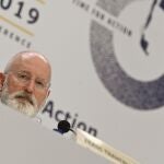 GRAF7958. MADRID, 12/12/2019.- El vicepresidente de la Comisión Europea encargado del Pacto Verde, Frans Timmermans, ofrece una rueda de prensa en el marco de la Cumbre del Clima (COP25) que se celebra en Madrid. EFE/ Fernando Villar