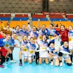 Las Guerreras posan tras clasificarse para la final del Mundial