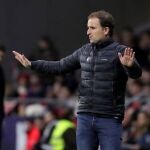 GRAF9386. MADRID, 14/12/2019.- El entrenador de Osasuna, Jagoba Arrasate, durante el partido ante el Atlético de Madrid, de LaLiga Santander que se disputa este sábado en el estadio Wanda Metropolitano. EFE/ JuanJo Martín