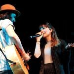 Isaza (Morat) y Aitana, ayer en el concierto de Madrid en el Wizink Center. C. Solis