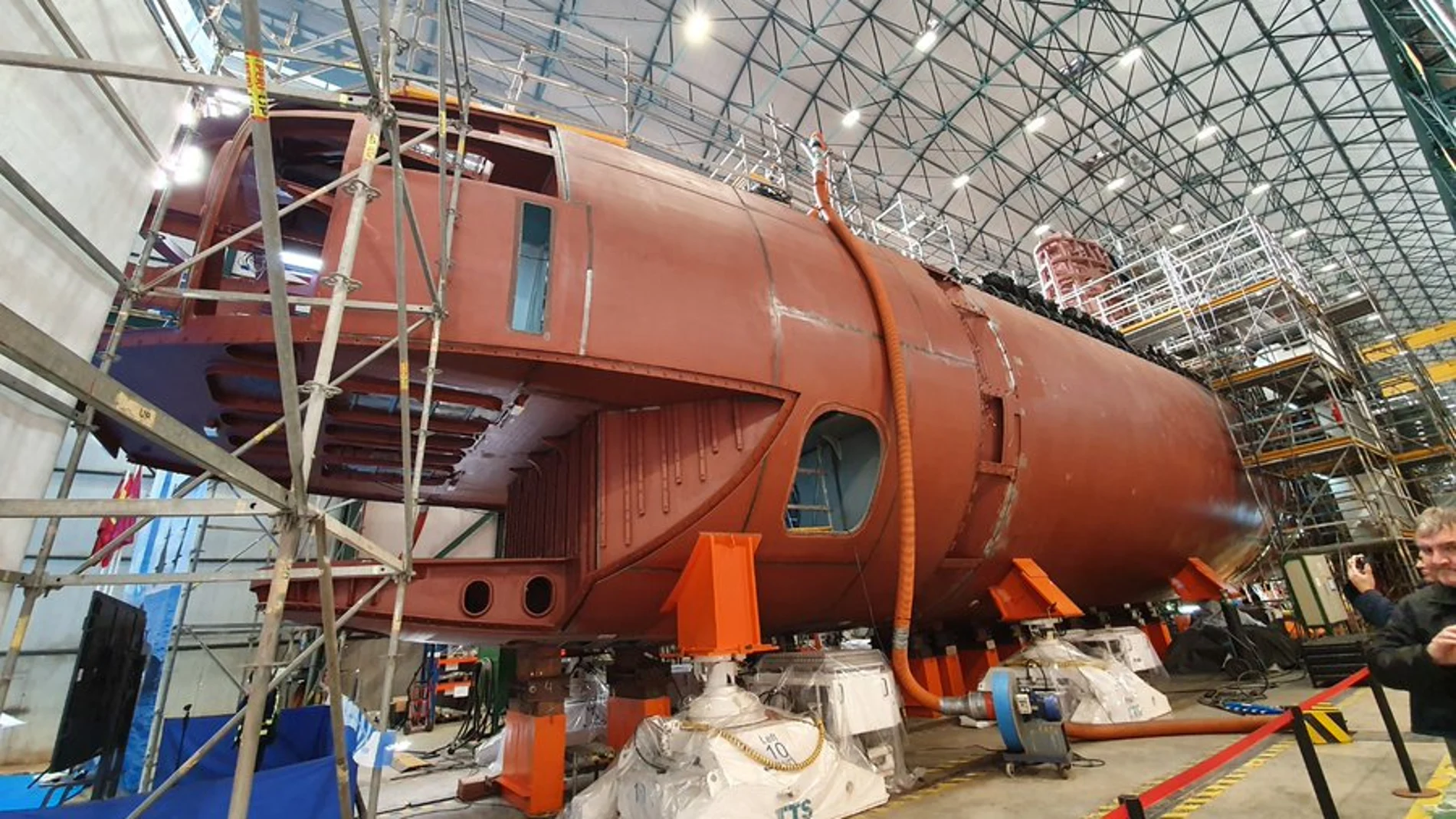 Cierre del casco resistente del S-81