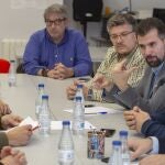 El secretario regional del PSOE, Luis Tudanca, se reúne con representantes de UGT de las empresas auxiliares de Nissan en Ávila