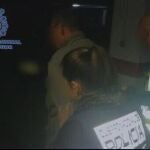 La Policía de Benidorm inició la investigación para tratar de localizar al prófugo y lo encontraron dentro de una comunidad de vecinos
