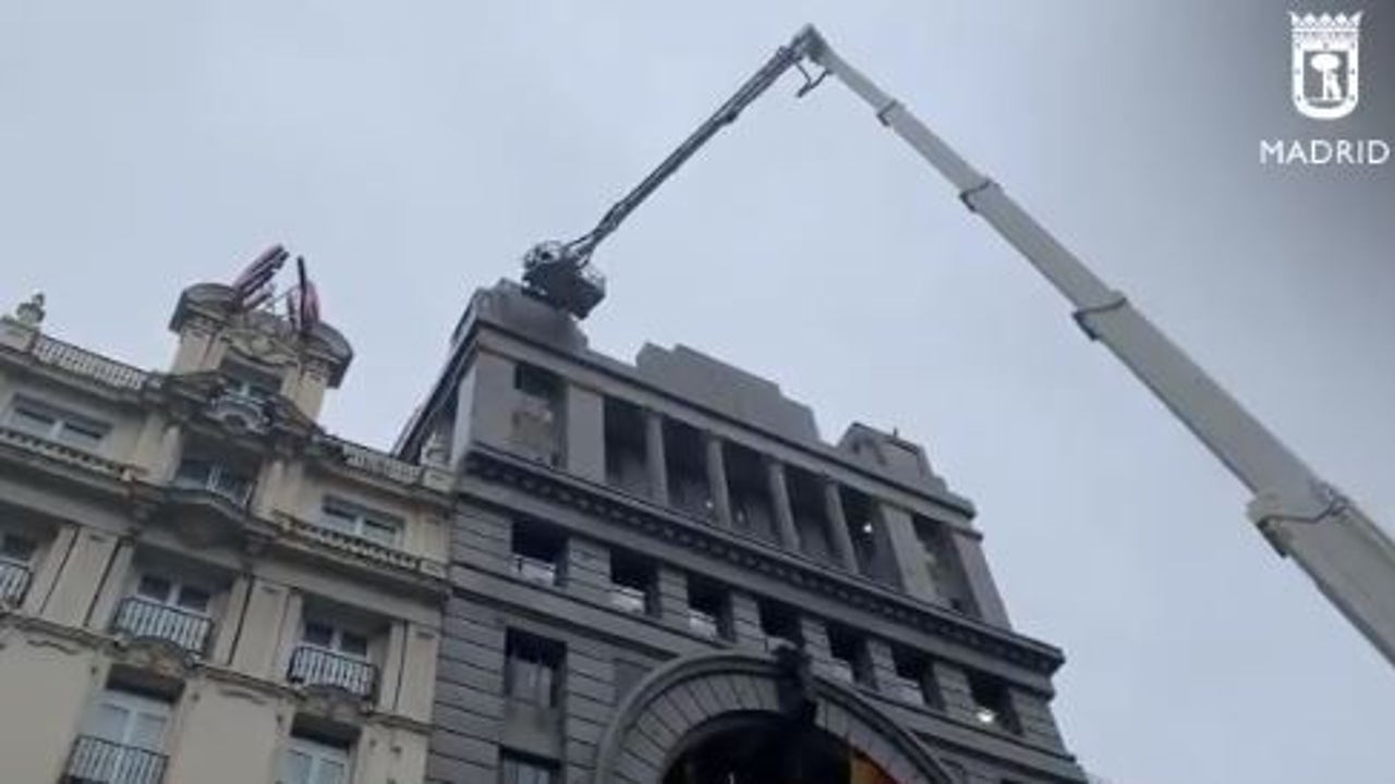 Así es el brazo de bomberos más alto de Galicia: 64 metros y hasta 20 pisos