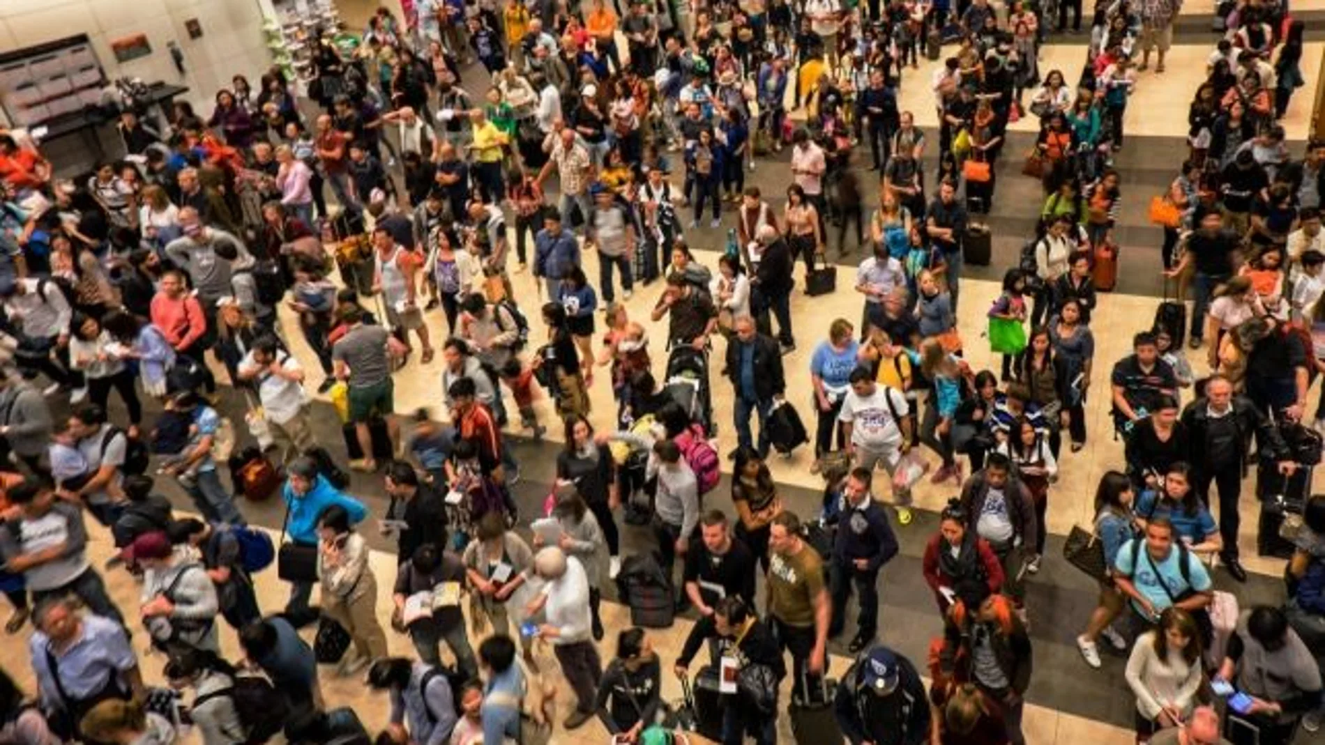 aeropuerto multitud_643x397