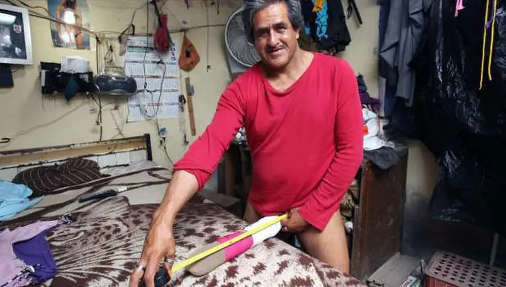 El pene más largo del mundo tiene truco, casi todo es prepucio