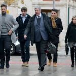 Los tres exjudagadores de la Arandina junto a sus abogados a la salida del juicio