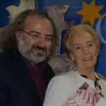 Alfredo Pérez Alencart junto a Pilar Fernández Labrador