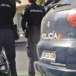 Imagen de archivo de dos agentes de la Policía Nacional
