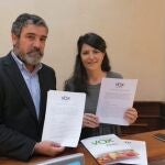 La diputada Macarena Olona, registrando un escrito con un compañeroVOX27/12/2019