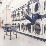 Un servicio como el de la lavandería y tintorería es una de las soluciones a la gran cantidad de tiempo que se invierte en las tareas cotidianas y, si permites al usuario que además de poder dejar su ropa en la tienda solicite el servicio a domicilio, le estás facilitando su día a día.