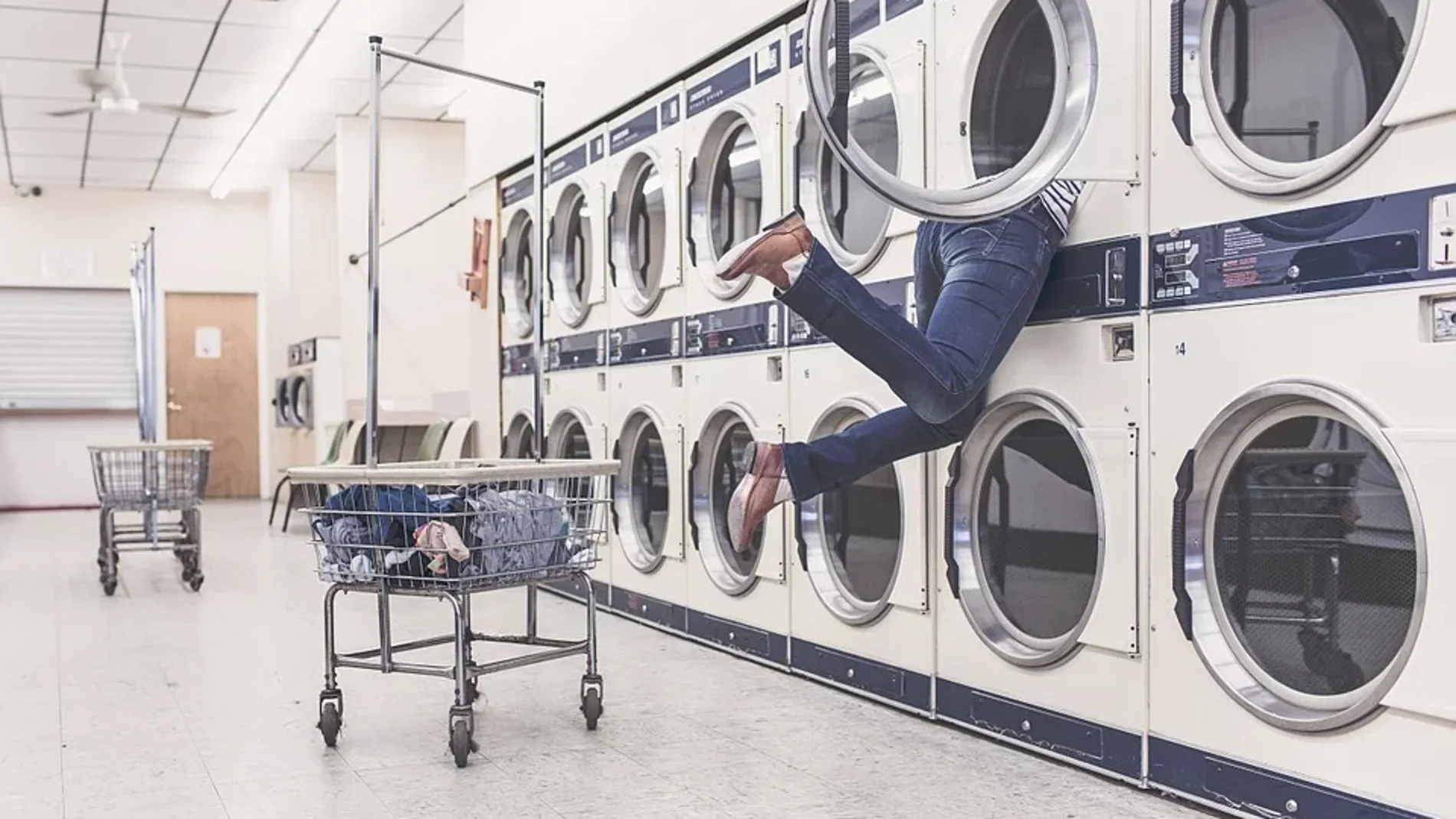 Un servicio como el de la lavandería y tintorería es una de las soluciones a la gran cantidad de tiempo que se invierte en las tareas cotidianas y, si permites al usuario que además de poder dejar su ropa en la tienda solicite el servicio a domicilio, le estás facilitando su día a día.