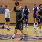 Pablo Laso, durante el último entrenamiento en Valdebebas previo al clásico