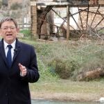 GRAFCVA945. VALENCIA, 31/12/2019.- Imagen facilitada por el Gobierno de la Comunidad Valenciana. El president de la Generalitat, Ximo Puig, durante la grabación del tradicional mensaje de Fin de Año, que pronuncia desde el Valle del Cabriel (Valencia), en el que hace balance de 2019 y avanza los retos del Consell para 2020. EFE/Ana Avellana *****SÓLO USO EDITORIAL </picture></a><div class=