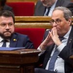 El vicepresidente de la Generalitat catalana, Pere Aragonés (i), junto al presidente, Quim Torra