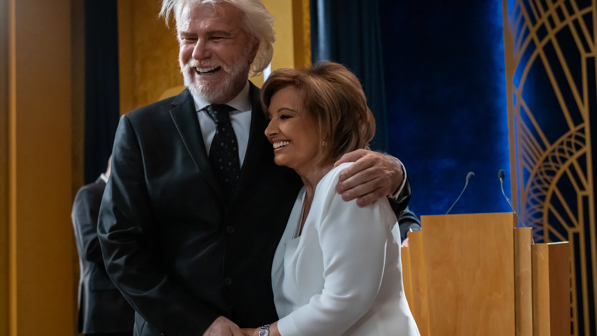 Bigote Arrocet y María Teresa Campos, en 'El cielo puede esperar', de Movistar+