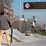 La velocidad máxima en la M-30 y los accesos a la capital quedará limitada también hoy a 70 kilómetros/hora