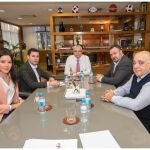 El secretario general del PSOE de León, Javier Alfonso Cendón, la diputada nacional Andrea Fernández y el presidente de la Diputación Provincial, Eduardo Morán, se citan con el presidente de RENFE, Isaías Táboas.PSOE DE LEÓN09/01/2020