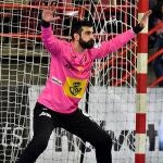 Rodrigo Corrales, en un partido con la selección española de balonmano