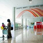 Entrada al puente aéreo en el aeropuerto de Barcelona-El Prat