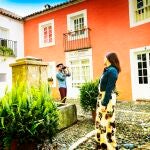 Turistas en se toman una foto en un municipio de la Costa del Sol