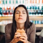 Muchos de los "alimentos" que consumimos manipulan el cerebro para volverse adictivos... a la vez que causan estragos en nuestro organismo.