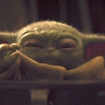Baby Yoda, la criatura de la serie de televisión «The Mandalorian» que triunfa en las redes sociales. Es pequeño, pero ya apunta más edad que el Yoda de «El imperio contraataca»