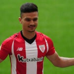 Cristian Ganea durante su presentación como jugador del Athletic Club.
