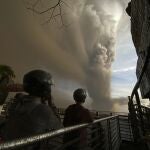 Otro punto de vista de la columna de humo, visible a más de 60 kilómetros a la redonda