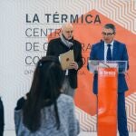 Francisco Salado, presidente de la Diputación de Málaga (d) junto a Salomón Castiel, director de La Térmica