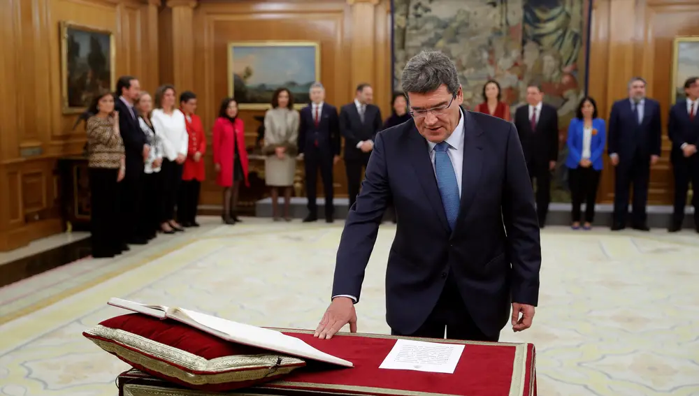 Acto de jura del cargo de los ministros del Gobierno de coalición del PSOE y Unidas Podemos ante el Rey Felipe VI