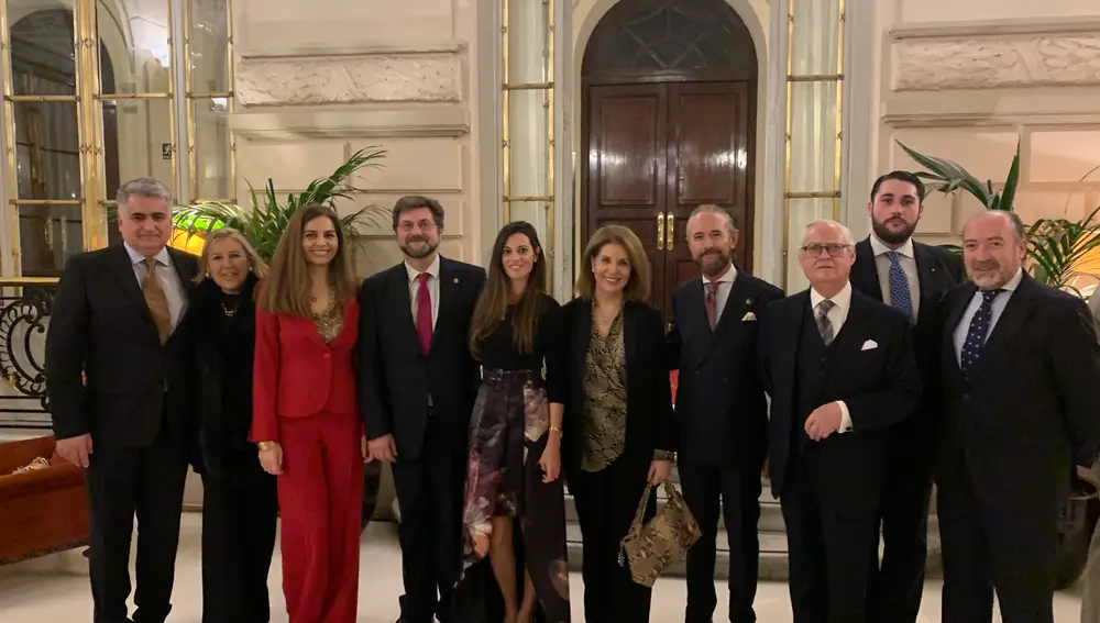 Amigos y colegas de la Academia de la Diplomacia.