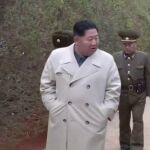 Un vídeo de tono épico de Kim Jong Un visitando un campamento militar femenino