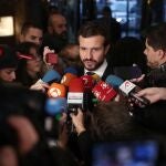 El presidente del Partido Popular, Pablo Casado, atiende a los medios de comunicación