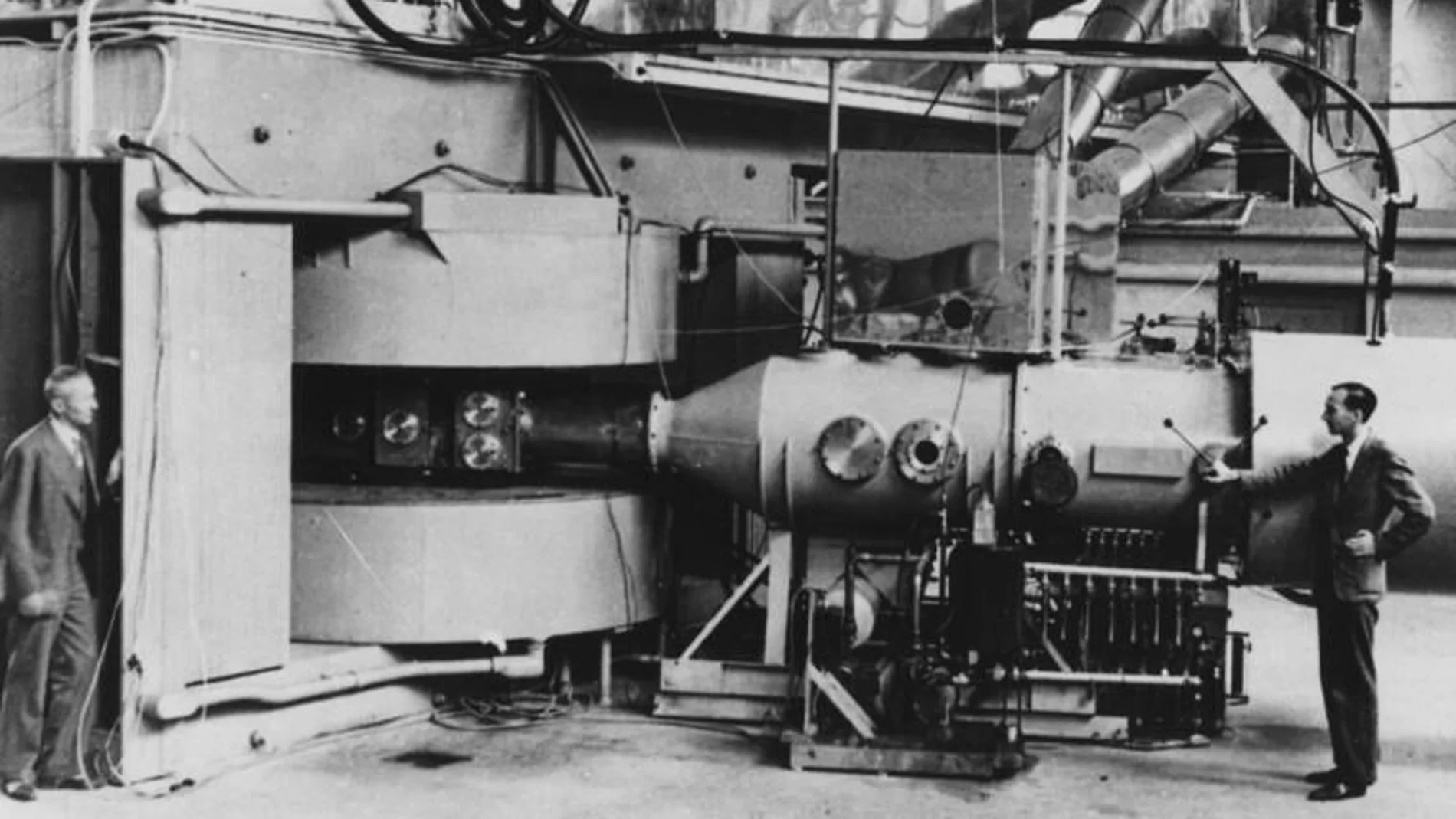 Foto del sincrotón usado para el descubrimiento del mendelevio.