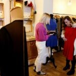 Los clientes acuden a las tiendas físicas, prueban el producto, en ocasiones lo deterioran, y de inmediato lo compran online más barato