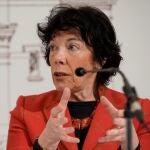 La ministra de Educación, Isabel Celaá, volvió ayer a referirse a la polémica sobre el «pin parental». EFE